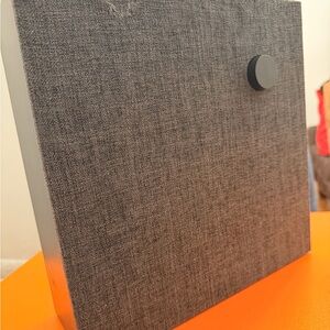 Wireless speaker. Enevy 30 e 1730. -Covered Box with Black Knob volumen